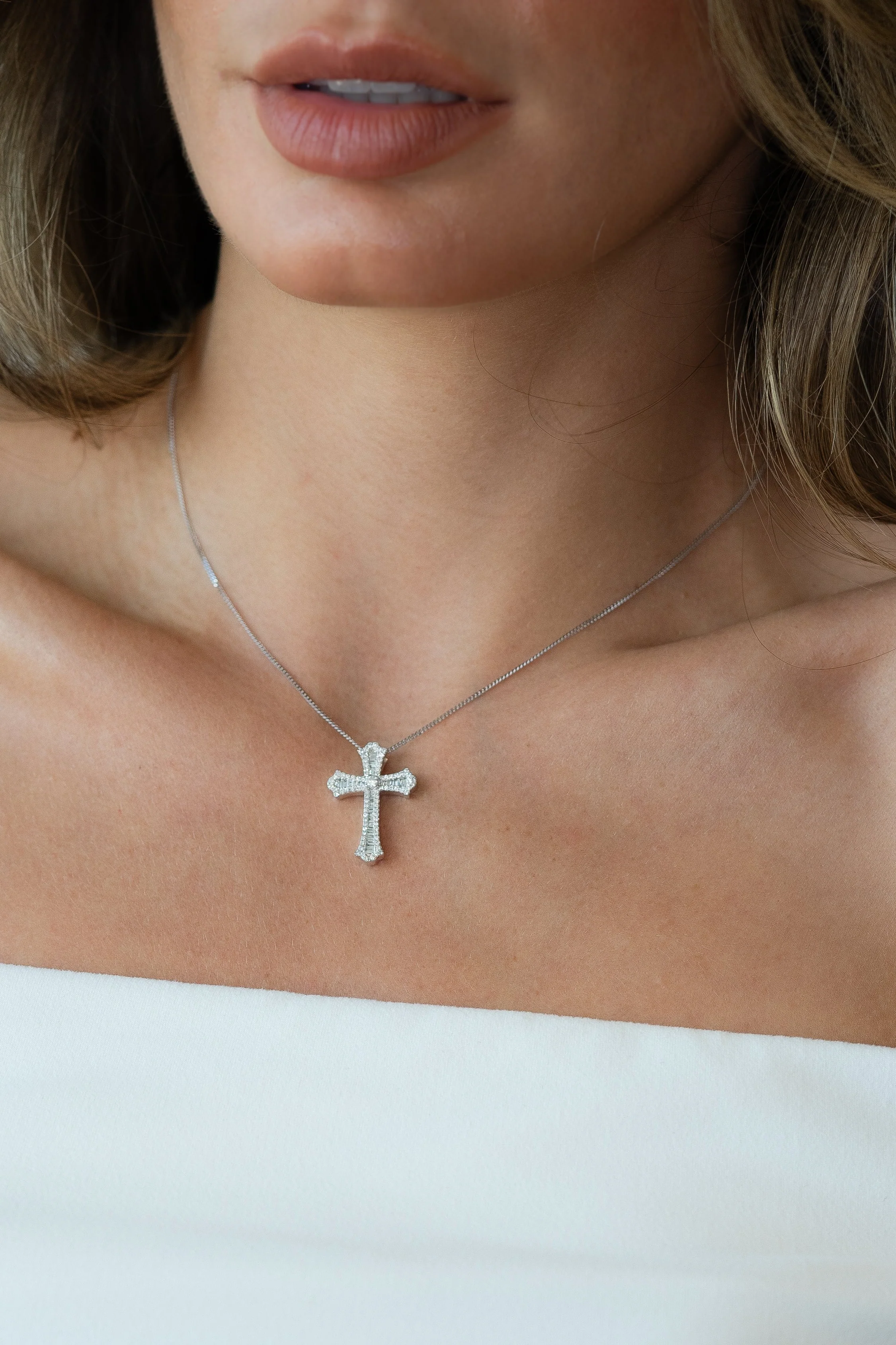 Solitaire Diamond Cross - Image 3