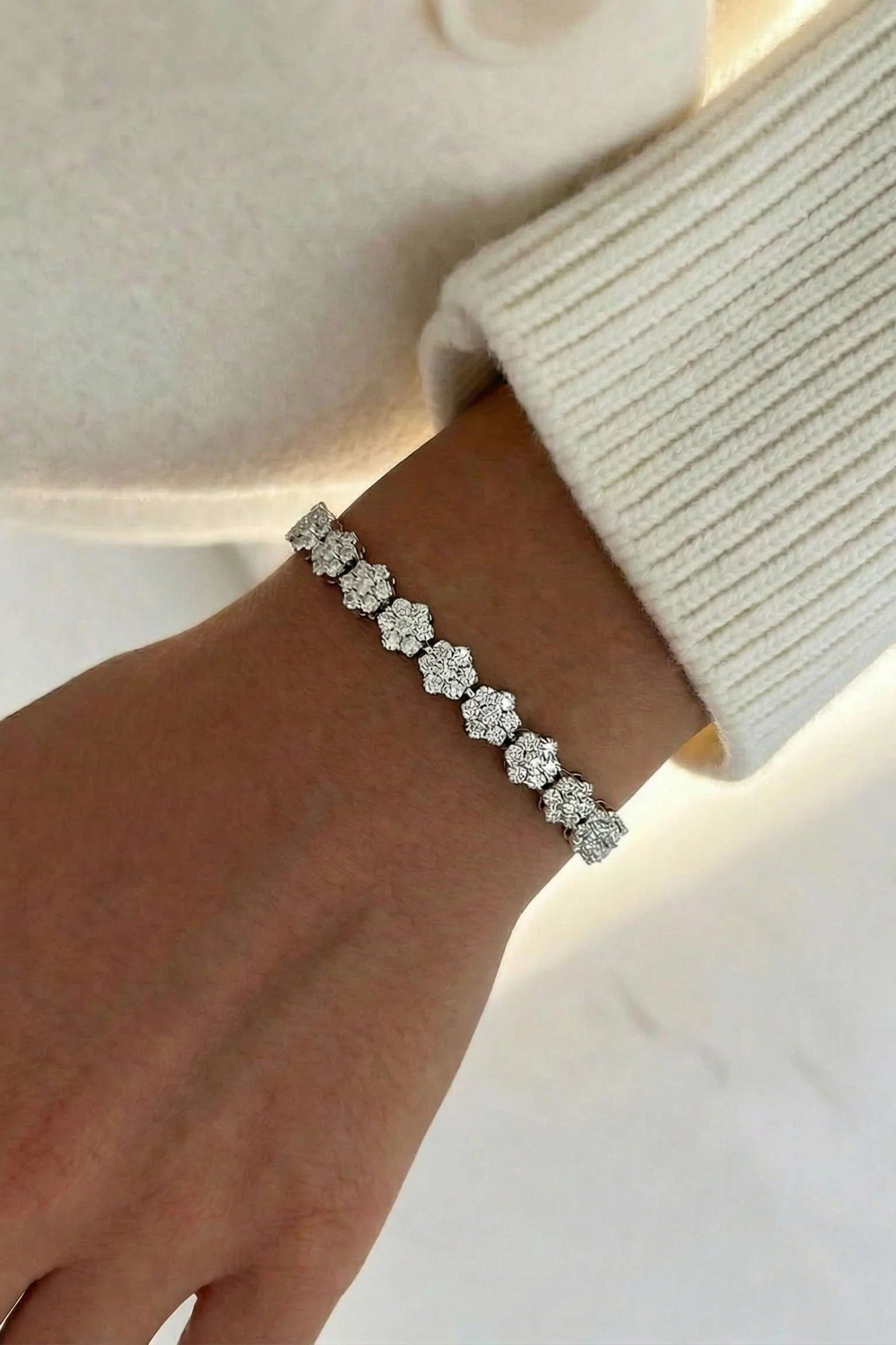 Daisy Illusion Bracelet - Image 3
