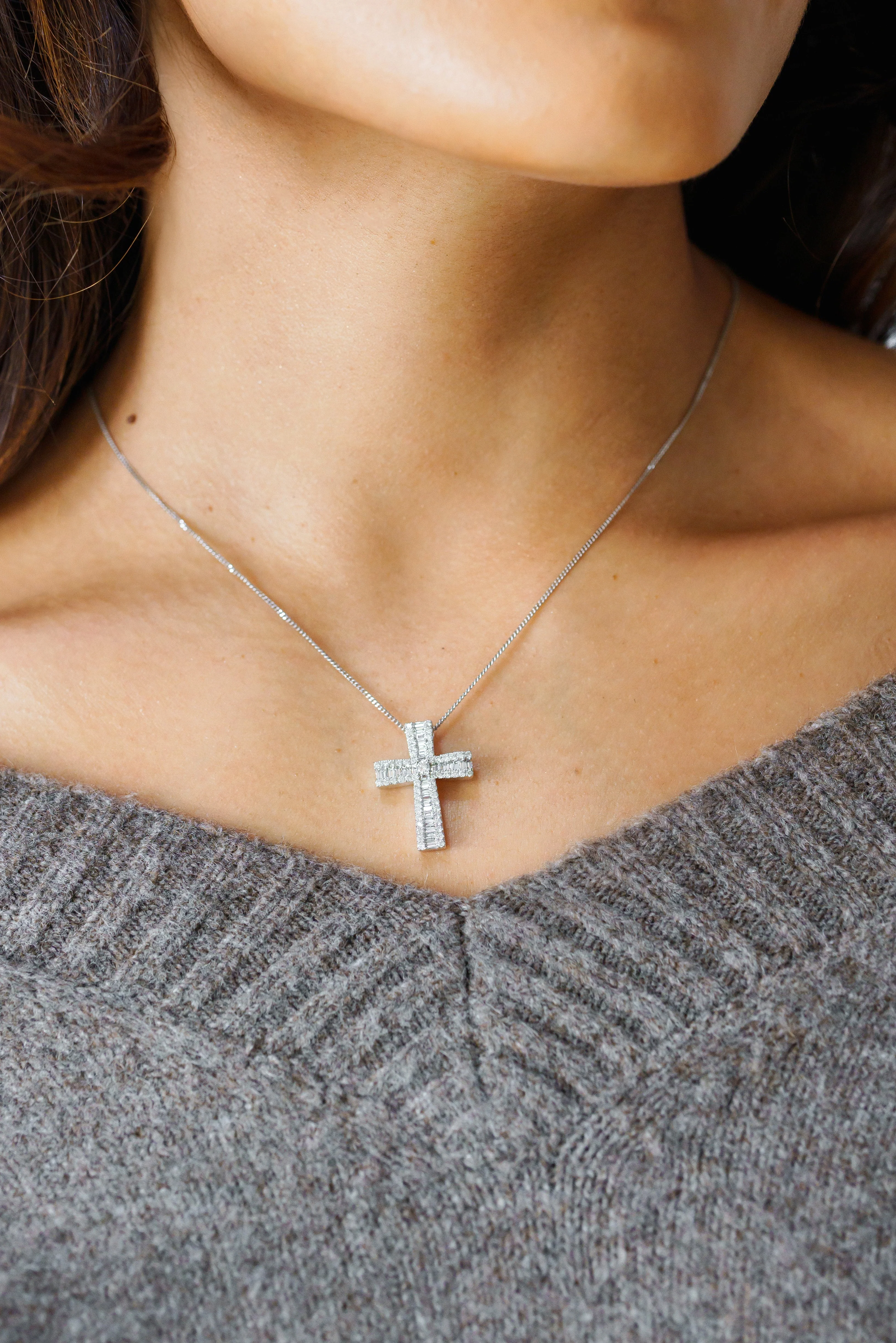 Saint Solitaire Diamond Cross - Image 3